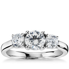 14k 白金三石鑽石訂婚戒指